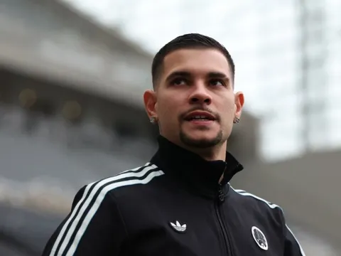 Căn bệnh khiến mục tiêu của MU phải cách ly