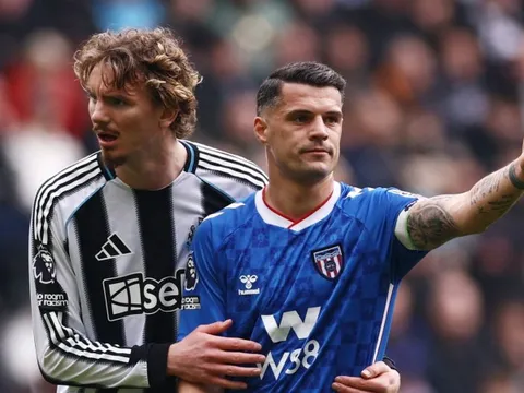 Trận cầu hỗn loạn ở Premier League