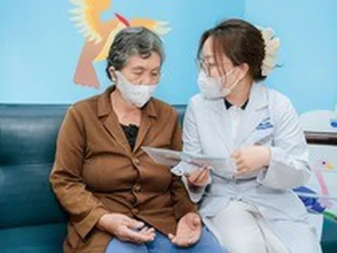 Long Châu và Abbott miễn phí 2.000 liều vắc xin cúm đến người dân miền Trung