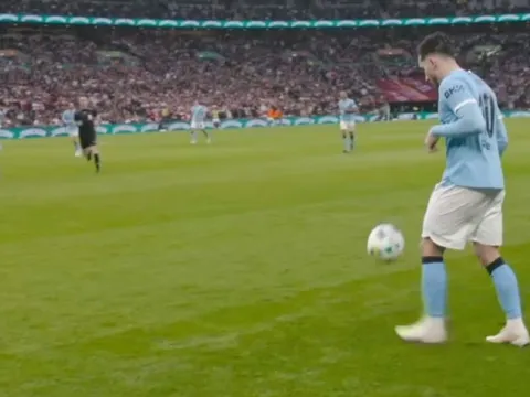 Cherki tâng bóng khiến Arsenal 'nóng mặt'