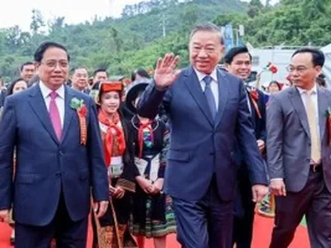 Nóng trong tuần: Khởi công 121 trường nội trú, HS tranh tài thi KHKT quốc gia