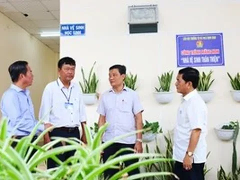 Sở GD&ĐT Cà Mau kiểm tra công trình nhà vệ sinh và nước uống sạch trường học
