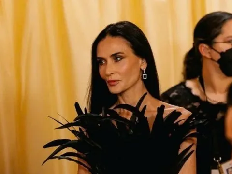 Xu hướng lông vũ 'lên ngôi' tại Oscar, thảm đỏ phủ kín những thiết kế ấn tượng