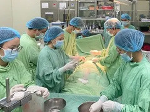 Ghép tuỷ từ chị ruột cứu bé gái ở Lào Cai bị tan máu bẩm sinh