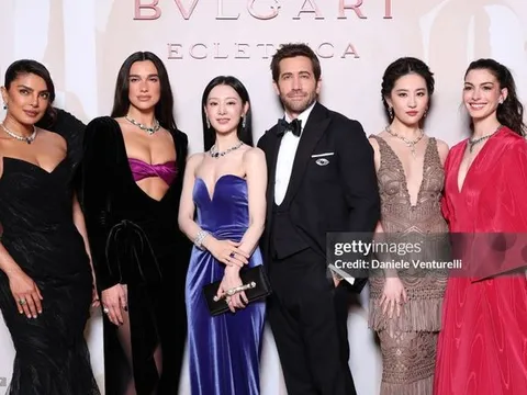 Kim Ji Won 'kèn cựa' nhan sắc cùng Lưu Diệc Phi và Anne Hathaway khi chung khung hình