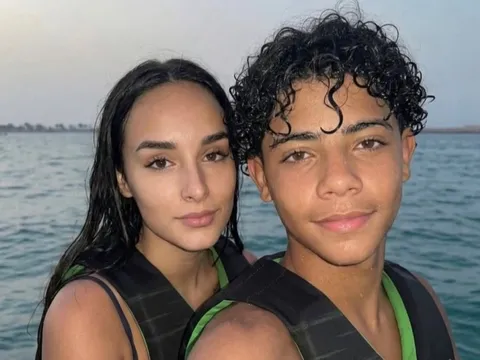 Sự thật vụ con trai Ronaldo quen bạn gái hơn 12 tuổi