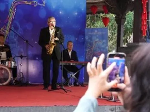 Live concert ‘Hà Nội bình yên’ tổ chức miễn phí ở phố đi bộ