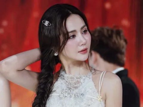 Thổn thức với visual nữ tính của Huyền Lizzie