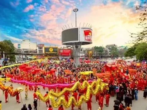 Nghệ sĩ Xuân Hinh, Thanh Thanh Hiền tham gia lễ hội đền Hạ tại Tuyên Quang