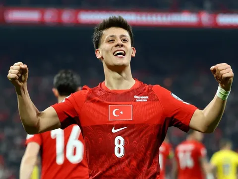 Guler thắp sáng hy vọng dự World Cup cho Thổ Nhĩ Kỳ