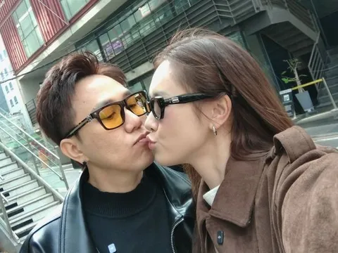 Anh Đức 'khóa môi' vợ hot girl kém 12 tuổi ở Hàn Quốc