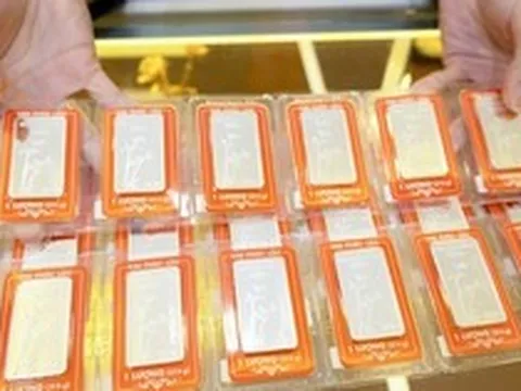 Giá bạc hôm nay 27-3: Người mua "bạc giấy" 120 triệu đồng/kg, lúc nhận chỉ còn 73 triệu đồng