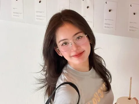 Nữ diễn viên Thái Lan khốn khổ vì có 'hai tử cung và một quả thận'