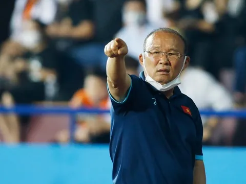 HLV Park tặng 'món quà Son Heung-min' cho Ngọc Hải, Văn Hậu