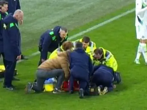 Cầu thủ đổ gục ở vòng loại play-off World Cup