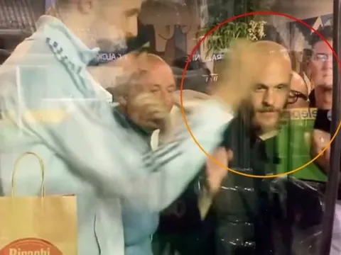 Khoảnh khắc ăn mừng dậy sóng của Dimarco