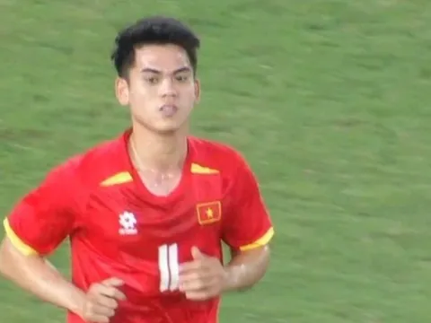 Pha xử lý gây tranh cãi của Khuất Văn Khang