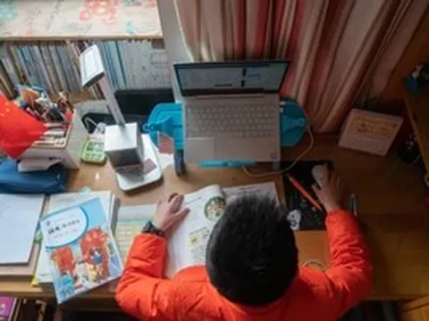 Phụ huynh Trung Quốc 'nhờ' AI kèm con học