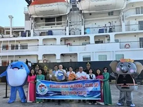 Tàu quốc tế đưa 180 du khách khám phá miền đất võ