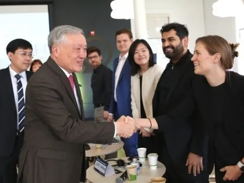 Phó Thủ tướng Thường trực Nguyễn Hòa Bình dự Tọa đàm tài chính và công nghệ Việt Nam-Hoa Kỳ