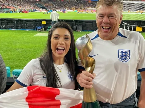 CĐV Anh bán nhà để dự World Cup