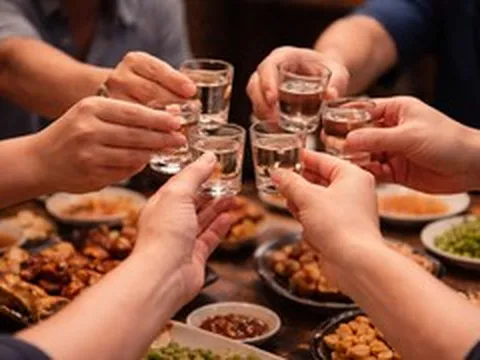 Phân biệt triệu chứng say rượu với ngộ độc rượu