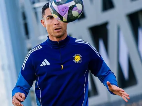 Ronaldo gây sốt khi trở lại