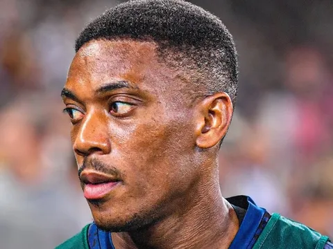 Martial bị trừng phạt