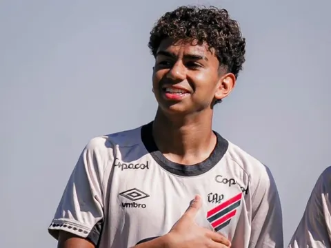 Cầu thủ gây sốt vì quá giống Yamal