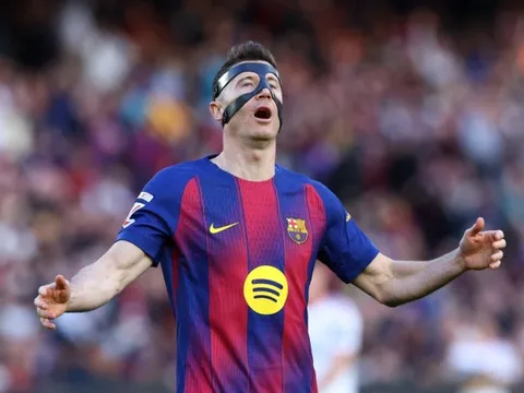 Lewandowski có thể bị giảm một nửa thu nhập