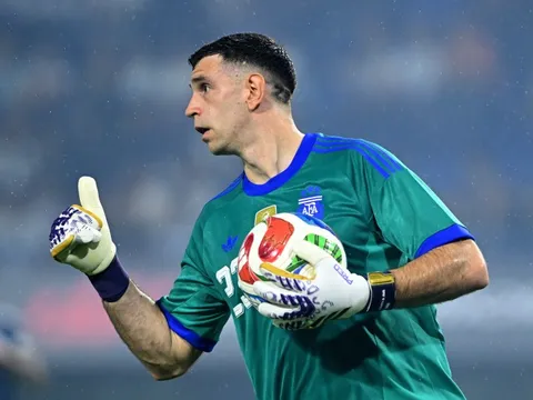 Emiliano Martinez bất mãn
