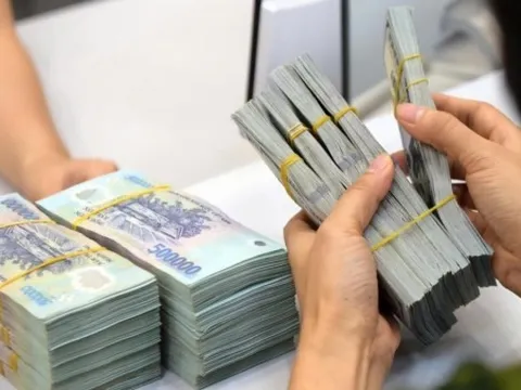 Lãi suất huy động tăng mạnh: Áp lực thanh khoản và cuộc đua vốn nóng lên