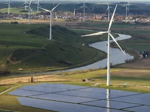 Năng lượng tái tạo chiếm gần 50%, một quốc gia châu Âu ghi nhận kỷ lục mới về sản xuất điện