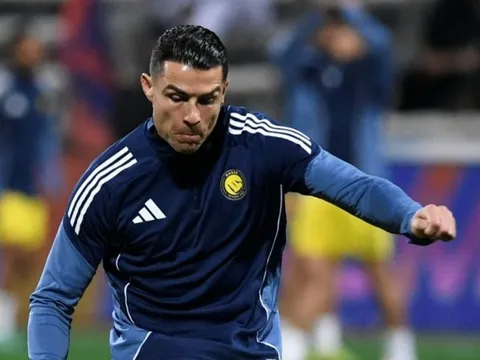 Người hâm mộ nổi giận khi Ronaldo không ra sân