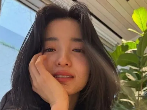 Nữ diễn viên Kim Tae Ri gây sốt với mặt mộc