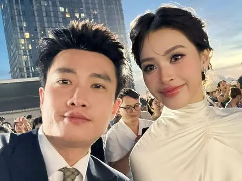 Quốc Trường bày tỏ với Tiểu Vy ở đám đông