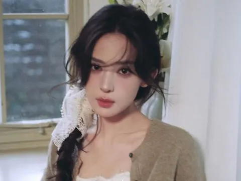 Cổ Lực Na Trát được khen ngoài đời 'đẹp gấp 10 lần' so với trên ảnh