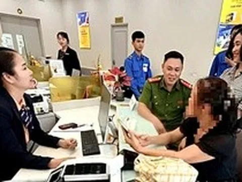 Người phụ nữ bán vàng rồi đến ngân hàng chuyển tiền: Vì sao nhân viên SHB từ chối giao dịch, mời công an?