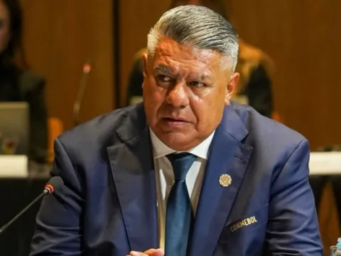 Bóng đá Argentina rúng động