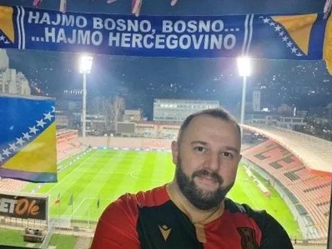 CĐV Bosnia từ chối tiền và xe để giữ ban công xem Italy