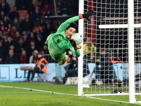 MU cần trao cơ hội cho Lammens để giải bài toán thủ môn