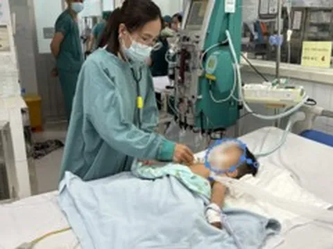 Virus EV71 độc lực cao, nhiều ca tay chân miệng phải thở máy, lọc máu