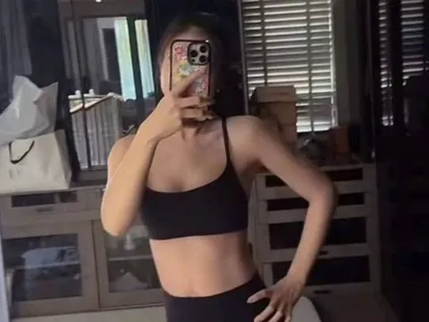 Bà xã JustaTee gây bất ngờ với vóc dáng thon gọn chỉ sau 18 ngày sinh