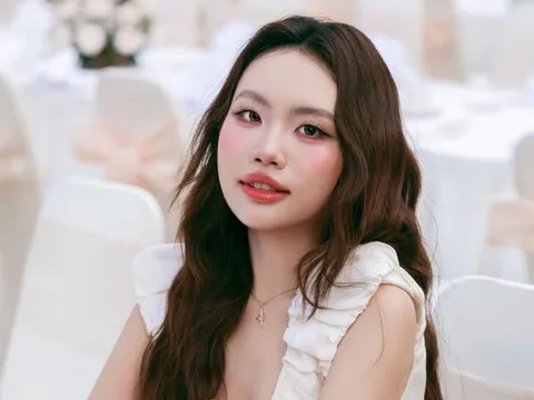 Phương Mỹ Chi 'hẹn hò' cùng người đặc biệt