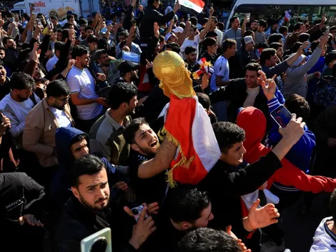 CĐV Iraq đổ ra đường mừng tấm vé dự World Cup