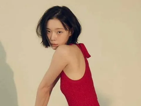 Winter (aespa) gây sốt với vóc dáng 'mảnh mai'