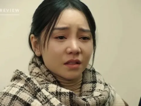 Bước chân vào đời tập 18: Bà Dung quỳ xuống xin Thương rời xa con trai