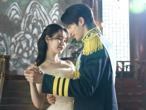 Em gái quốc dân IU 'kết hôn'