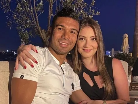 CĐV MU khiến vợ Casemiro khóc