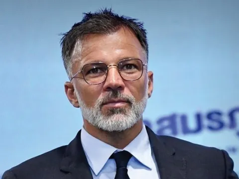 HLV Thái Lan nhận thưởng lớn